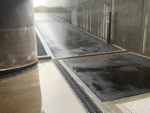 Aménagements extérieurs de l'immeuble de bureau à Gonderange (10)