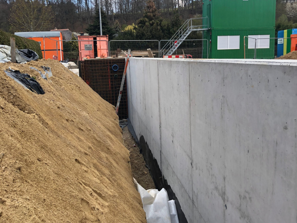 Aménagements extérieurs de l'immeuble de bureau à Gonderange (12)