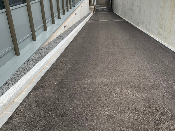 Aménagements extérieurs de l'immeuble de bureau à Gonderange (3)