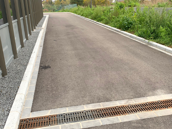 Aménagements extérieurs de l'immeuble de bureau à Gonderange (6)