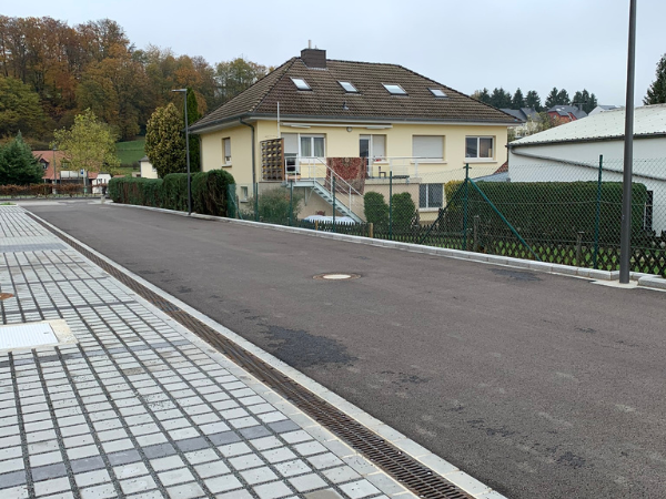 Aménagements extérieurs de l'immeuble de bureau à Gonderange (7)