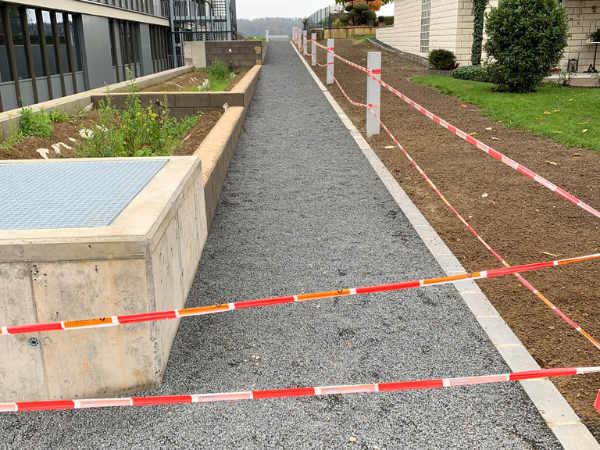 Aménagements extérieurs de l'immeuble de bureau à Gonderange